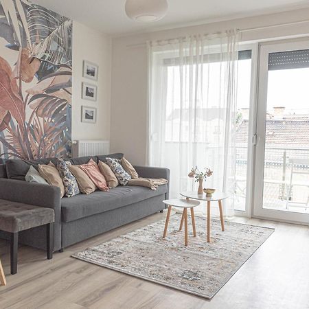 Dob36 Apartment With Free Private Parking And Balcony Boedapest Buitenkant foto