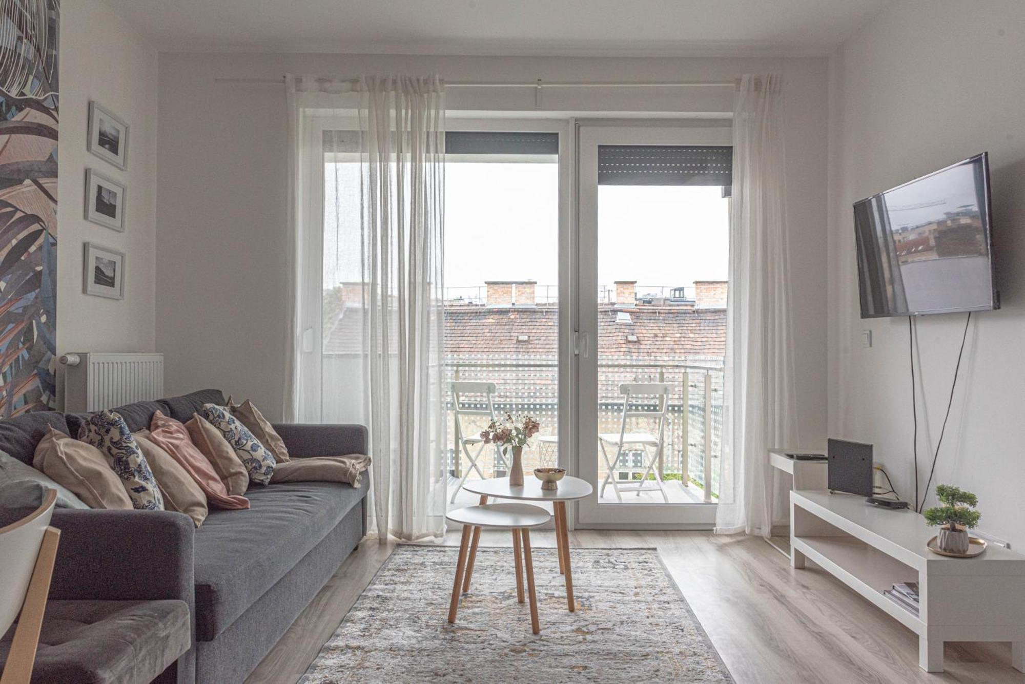 Dob36 Apartment With Free Private Parking And Balcony Boedapest Buitenkant foto